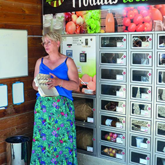 Le distributeur regroupe des produits de la ferme et d’une dizaine de producteurs locaux.