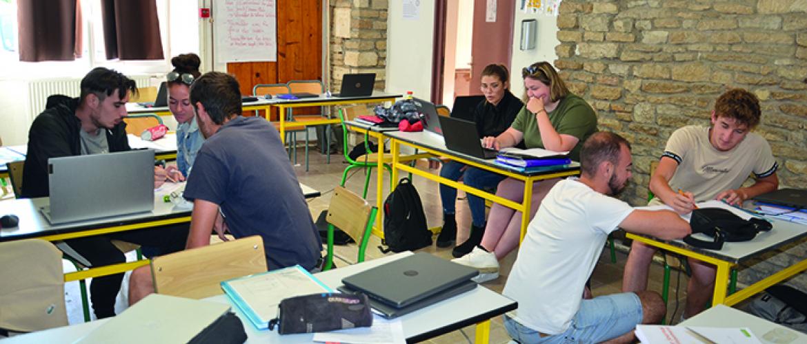 Les 15 élèves de BTS GPN sont répartis en quatre groupes, correspondant à quatre projets tutorés à rendre en mars prochain. Les 15 élèves de BTS GPN sont répartis en quatre groupes, correspondant à quatre projets tutorés à rendre en mars prochain.