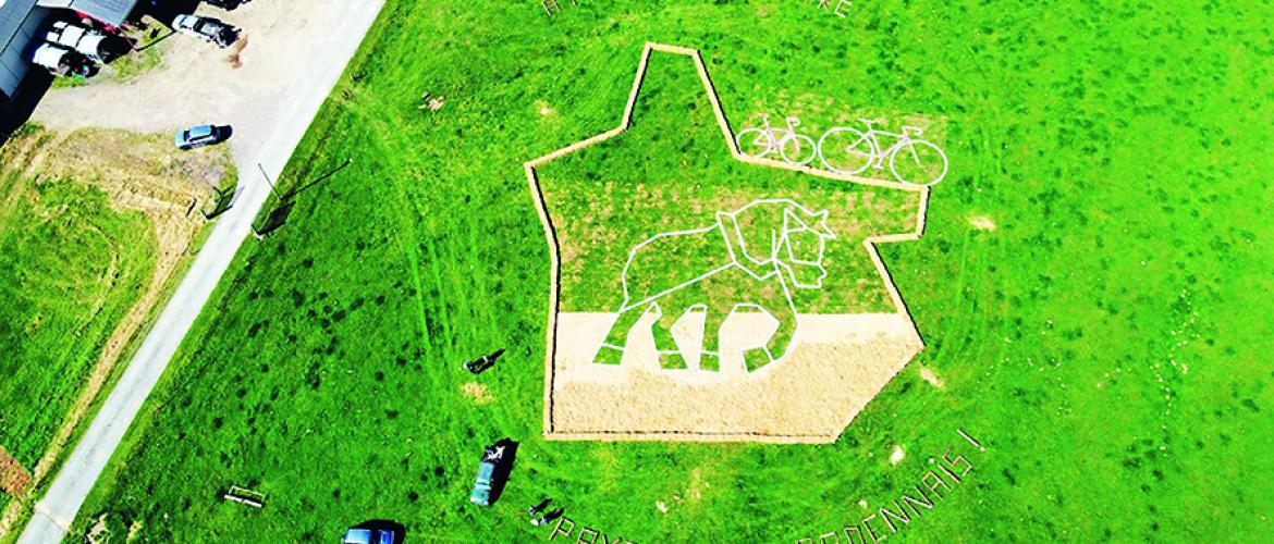 Une fresque qui valorise les spécificités du département et la richesse de ses productions agricoles. Une fresque qui valorise les spécificités du département et la richesse de ses productions agricoles.