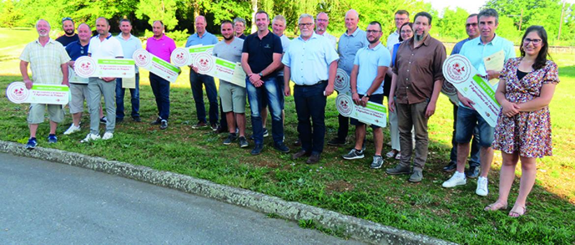 Les exploitants certifiés le 15 juin au siège de Dijon Céréales. Les exploitants certifiés le 15 juin au siège de Dijon Céréales.
