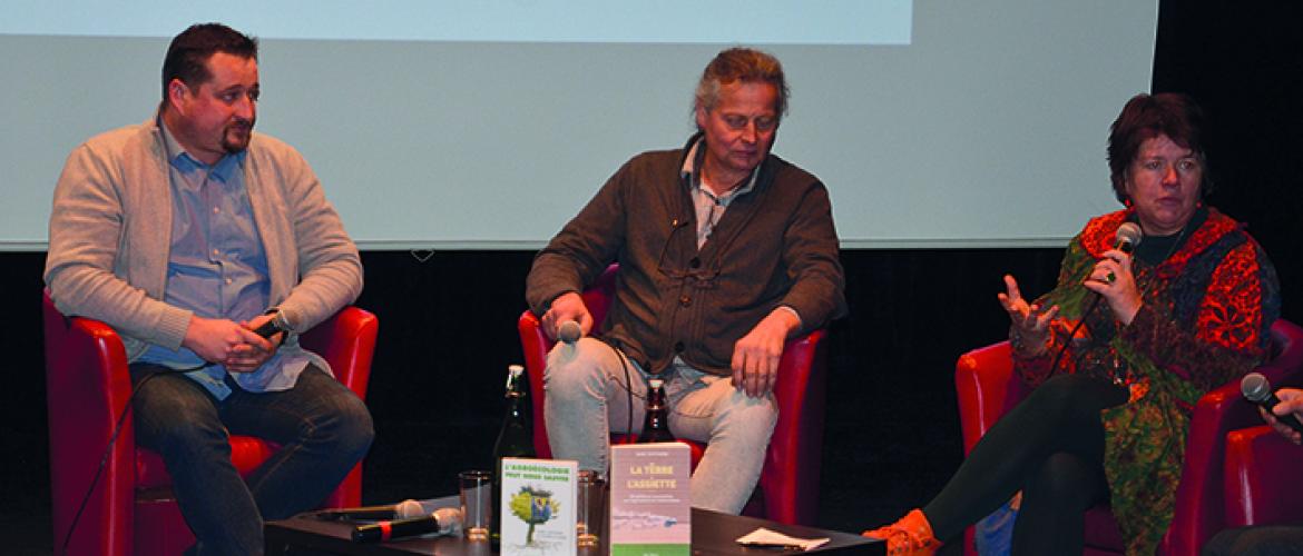 Alexandre Dormoy, agriculteur bio, Pierre Pelletier, viticulteur en biodynamie, et Patricia Andriot, chargée du Projet alimentaire territorial du Pays de Langres.