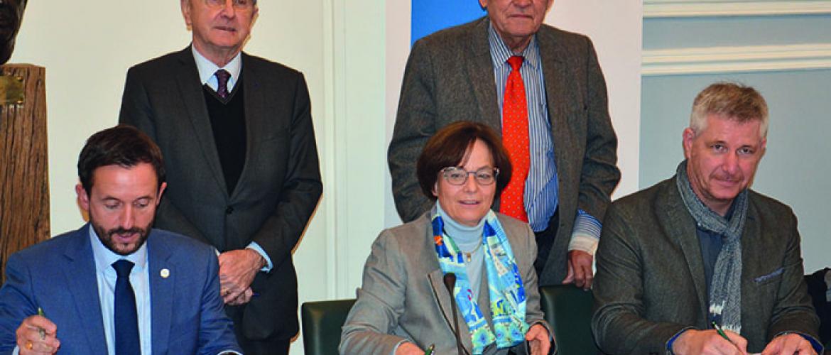 La charte départementale compte 19 signataires, elle est la deuxième de ce type en France. La charte départementale compte 19 signataires, elle est la deuxième de ce type en France.