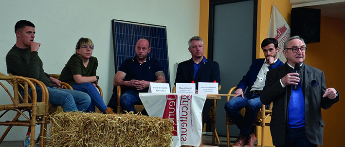 Une table ronde riche en questions avec le public et en interventions de personnalités politiques. Une table ronde riche en questions avec le public et en interventions de personnalités politiques.