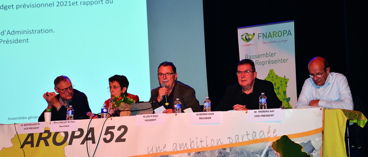 Pour Régis Louis, président de l’AROPA 52 (au micro) : « Malgré la crise il faut rester positif, continuons à faire vivre notre belle association et à la développer, car plus on est nombreux plus on est fort ». Pour Régis Louis, président de l’AROPA 52 (au micro) : « Malgré la crise il faut rester positif, continuons à faire vivre notre belle association et à la développer, car plus on est nombreux plus on est fort ».