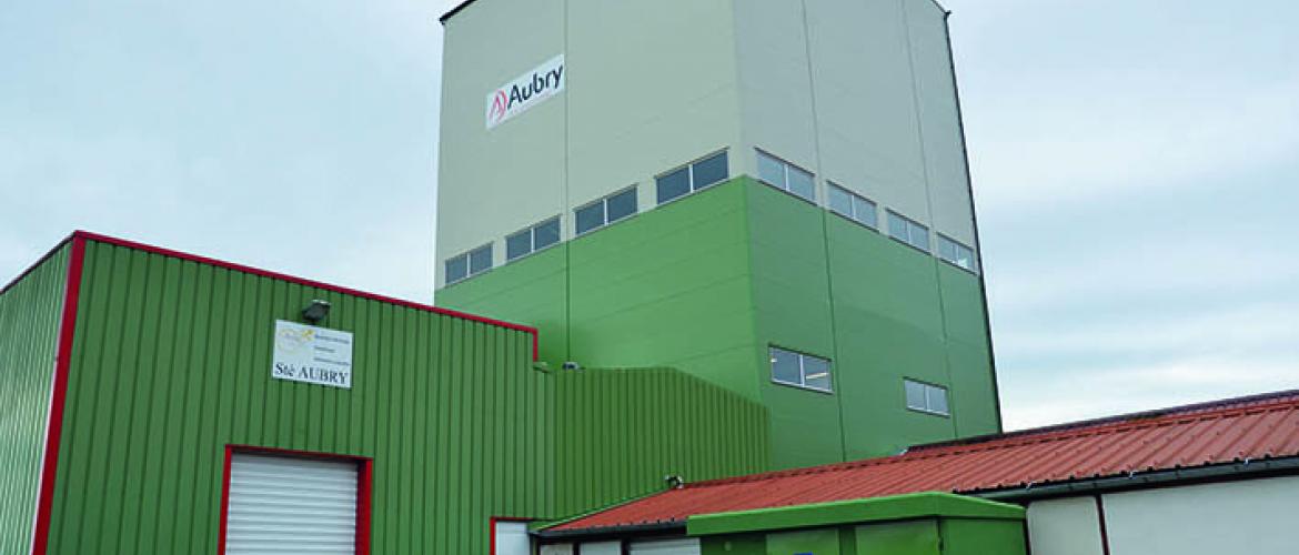 Après les conférences, le public est allé visiter la SARL Aubry, une usine de fabrication d’aliments pour animaux à Poinson lès Fayl. Après les conférences, le public est allé visiter la SARL Aubry, une usine de fabrication d’aliments pour animaux à Poinson lès Fayl.