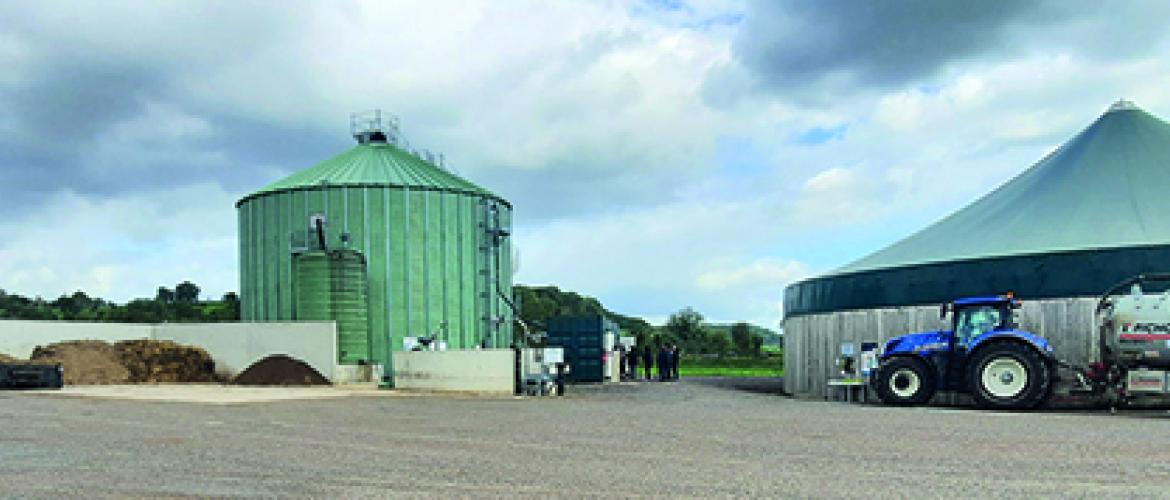 Les outils d’épandage de digestat liquide et solide sont partagés en CUMA avec d’autres agriculteurs locaux. Les outils d’épandage de digestat liquide et solide sont partagés en CUMA avec d’autres agriculteurs locaux.
